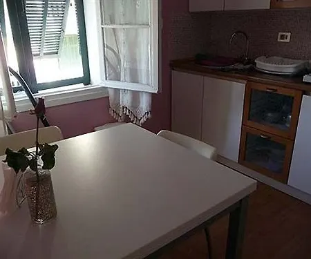 Ξενοδοχείο 3b *